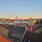 公寓 Three Stories In Old Center With Castle View And Terrace *