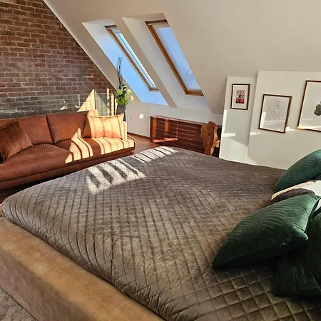 Apartment Three Stories Apartment, 3br, Old Center, Castle View And Terrace Pressburg
