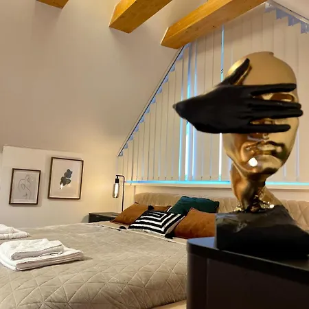 Three Stories In Old Center With Castle View And Terrace Appartamento