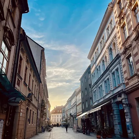 Apartment Three Stories In Old Center With Castle View And Terrace *