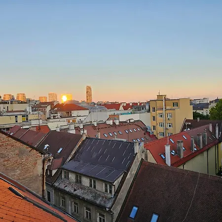 Апартаменти Three Stories In Old Center With Castle View And Terrace *
