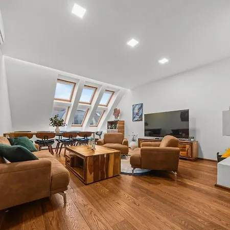 Three Stories Apartment, 3br, Old Center, Castle View And Terrace *