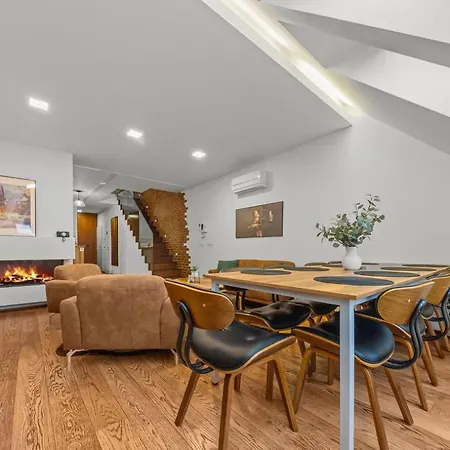 Three Stories Apartment, 3br, Old Center, Castle View And Terrace *