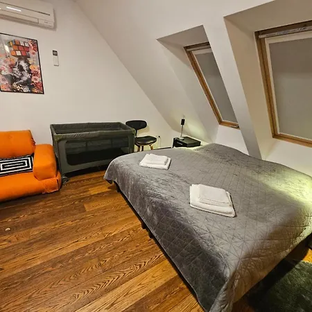 Apartment Three Stories Apartment, 3br, Old Center, Castle View And Terrace *