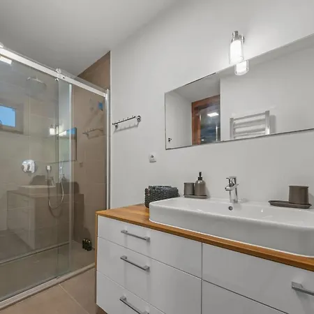 Three Stories Apartment, 3br, Old Center, Castle View And Terrace