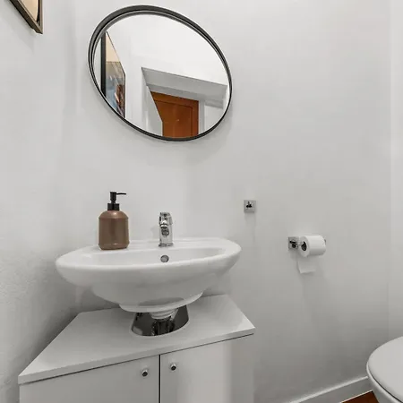 Three Stories Apartment, 3br, Old Center, Castle View And Terrace