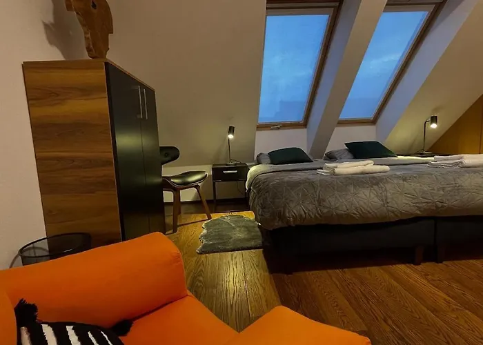 Three Stories In Old Center With Castle View And Terrace *