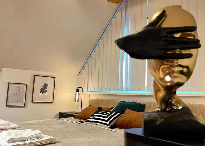 Three Stories In Old Center With Castle View And Terrace Apartmán