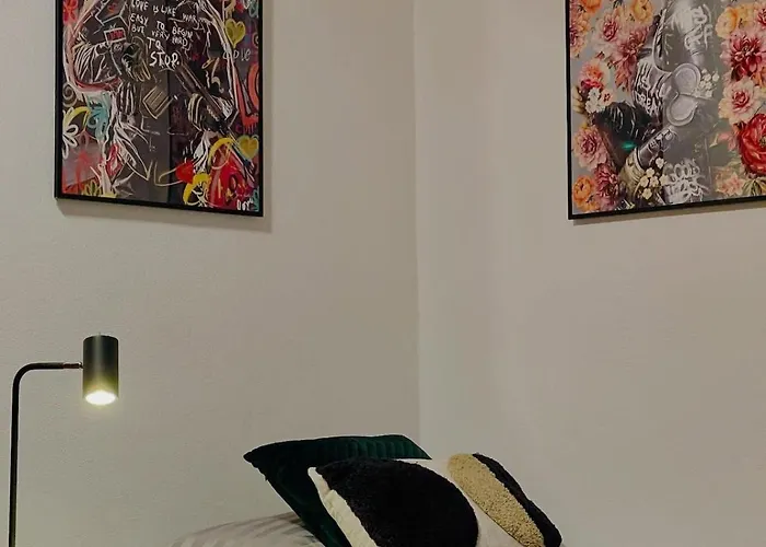 Three Stories In Old Center With Castle View And Terrace