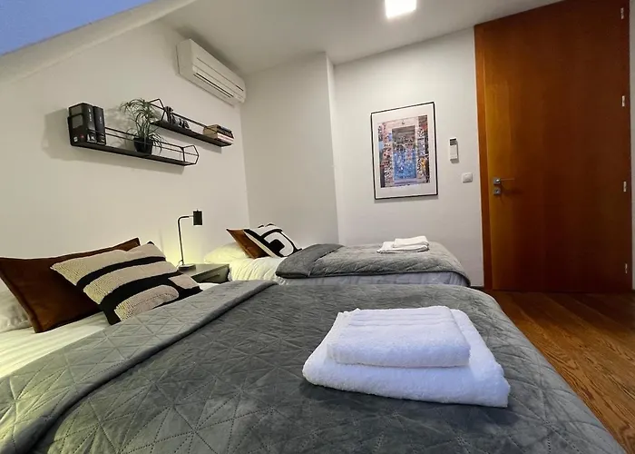 Three Stories In Old Center With Castle View And Terrace アパート