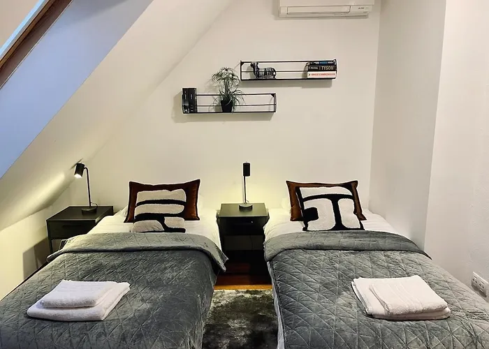 Three Stories In Old Center With Castle View And Terrace Appartement