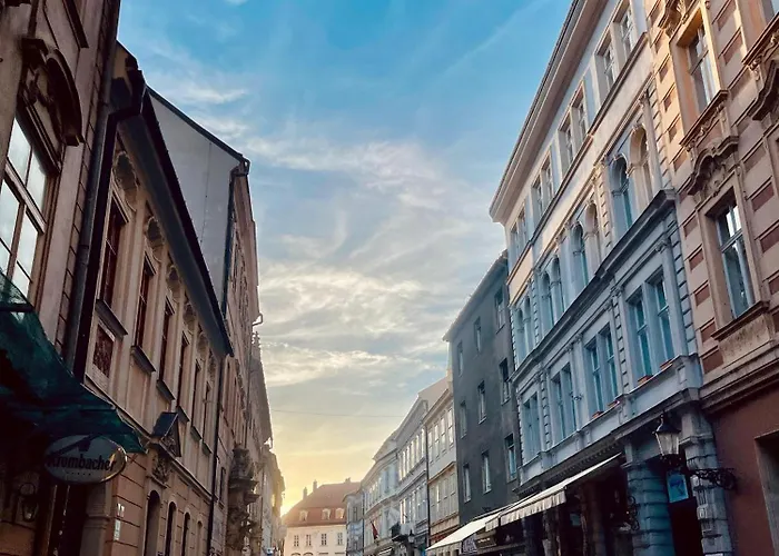 Appartement Three Stories In Old Center With Castle View And Terrace *