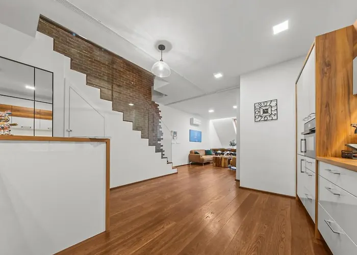 Three Stories In Old Center With Castle View And Terrace ブラチスラヴァ