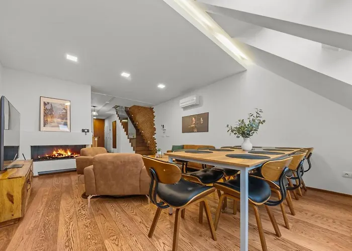 Three Stories In Old Center With Castle View And Terrace *