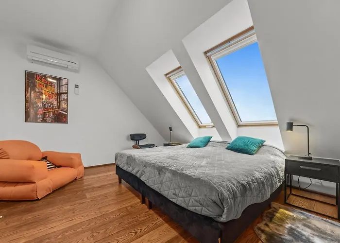 Three Stories In Old Center With Castle View And Terrace ブラチスラヴァ