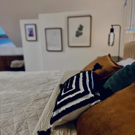 Three Stories In Old Center With Castle View And Terrace *