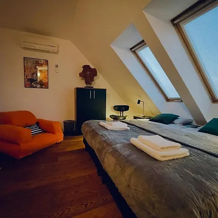 Three Stories In Old Center With Castle View And Terrace * 布拉迪斯拉发