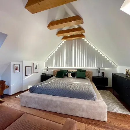 Three Stories In Old Center With Castle View And Terrace 公寓