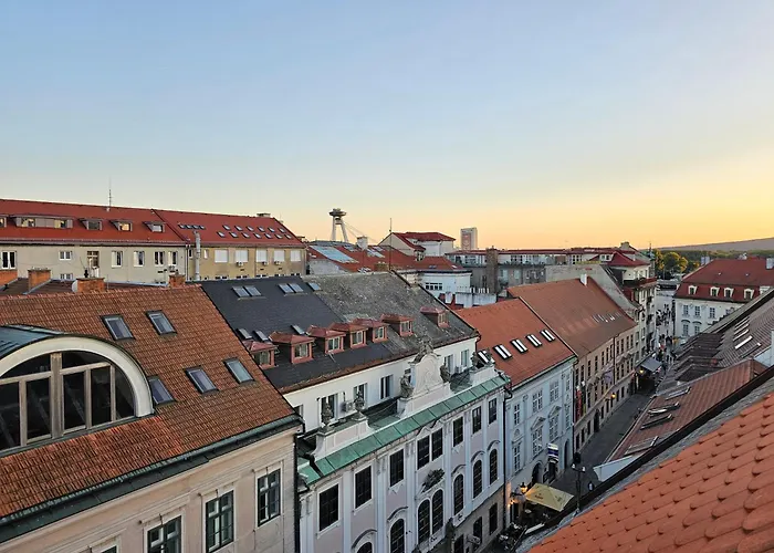 Three Stories In Old Center With Castle View And Terrace