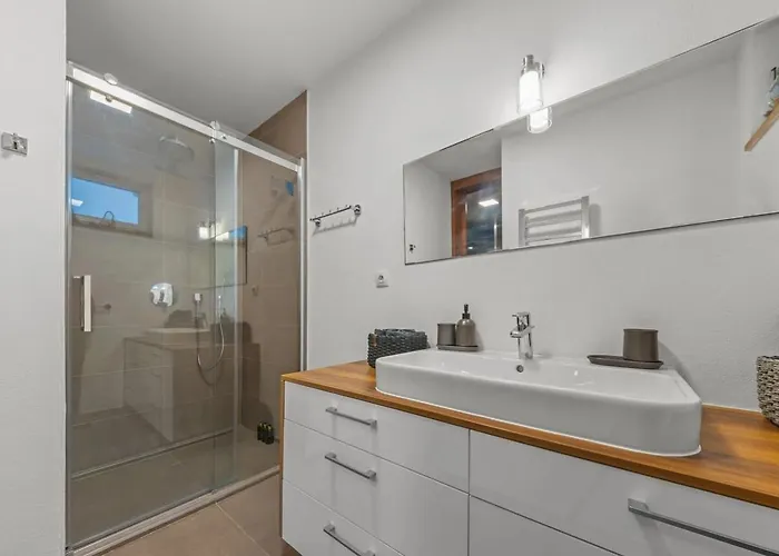 Three Stories In Old Center With Castle View And Terrace