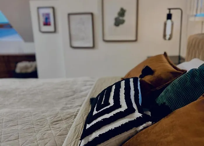 Three Stories In Old Center With Castle View And Terrace *