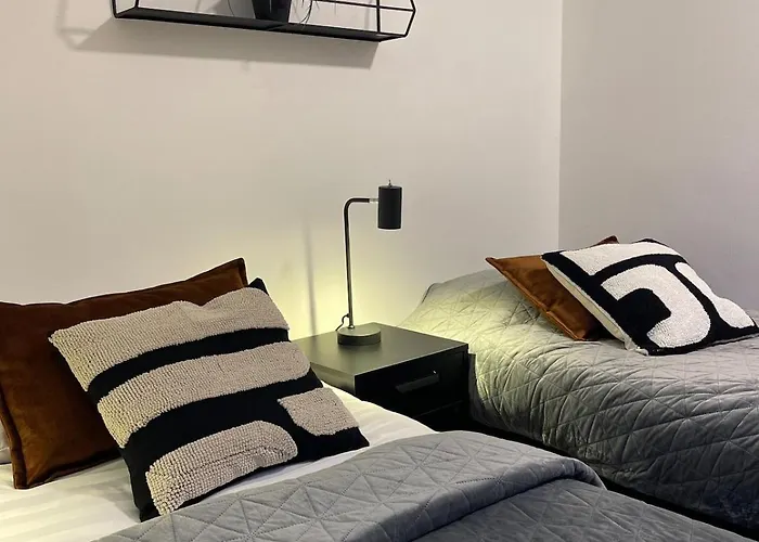 Three Stories In Old Center With Castle View And Terrace Apartmán