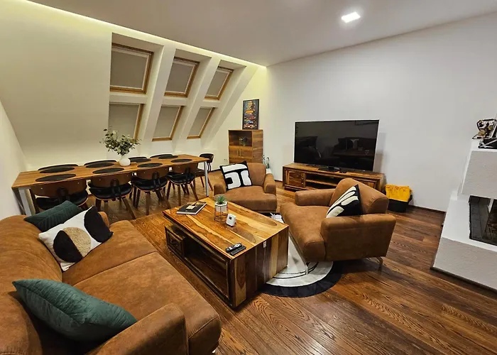 Three Stories In Old Center With Castle View And Terrace Apartmán *